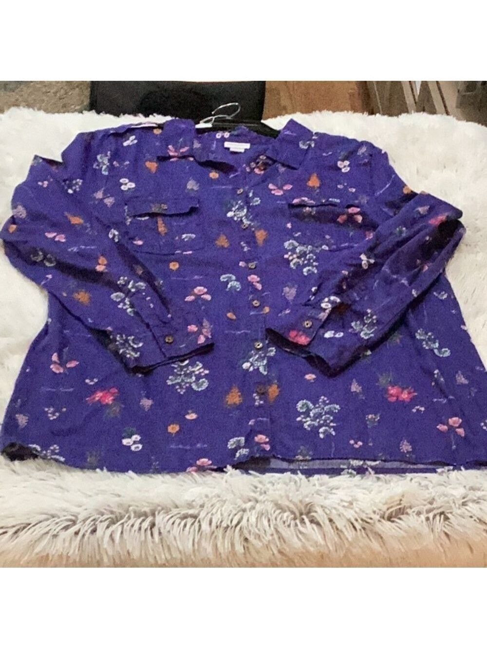 JACLYN Smith XL royal blue floral button down roll sleeve top - Picture 8 of 16